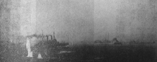 仁川沖海戦（装甲巡洋艦浅間によるロシア戦艦攻撃の様子）